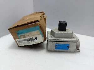 Cooper Crouse-Hinds MC1910U1 Front Operated Pushbutton Control Station - Picture 1 of 8
