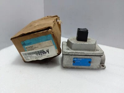 Cooper Crouse-Hinds MC1910U1 Front Operated Pushbutton Control Station - Image 1 of 4