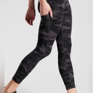 Athleta Ultimate Camo 7/8 Tight mit Seitentaschen Gr. SP sehr guter Zustand - Bild 1 von 12