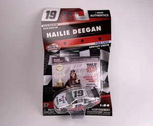 Hailie Deegan Meridian 2019 Raced Win Mobile 1 Toyota Camry 1/64 NASCAR diecast - Imagen 1 de 3