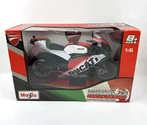 Maisto Ducati World Cycle Series Italien Maßstab 1:6 Motorrad Neu in OVP *LESEN* - Bild 1 von 24