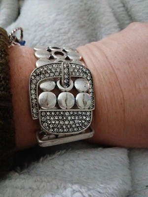 Pulsera Premier Designs Hebilla Tono Plateado y Circonita cúbica Foto 1 de 4