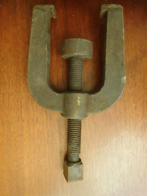 1909 1927 MODEL T FORD CAM & TRANSMISSION GEAR PULLER - Image 1 of 4