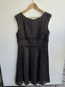 Ann Taylor LOFT schwarz Spitze beige gefüttert Fit Flare Band Tie Reißverschluss Kleid Gr 10 - Bild 1 von 4