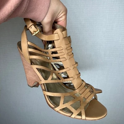 Sandalias de cuña jaula de cuero tostado para mujer talla 9,5 tacón de madera con tiras Foto 1 de 4