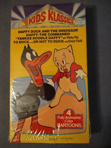 Kids Klassics Daffy Duck & Dinosaur Daffy The Commando Yankee Doodle VHS Sealed - Picture 1 of 4