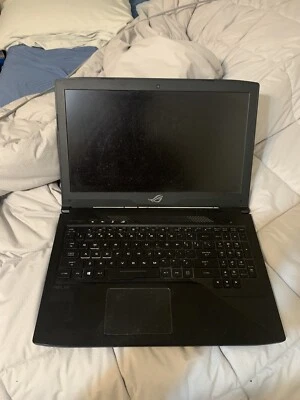 Asus ROG Strix GL503 15.6 FHD 2.8 GHz i7-7700HQ 16GB 1TB SSD/1TB HDD - GTX 1060 Foto 1 de 4