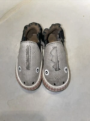 Robeez Suelas Suaves Zapatos Dino Dan Gris-0-06 Meses-Tiburón Zapatos Suelas de Cuero Foto 1 de 4