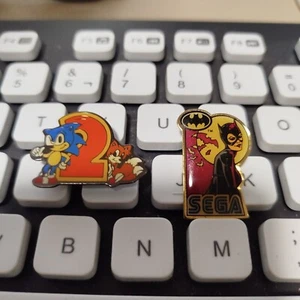2x PIN Sega 1992 (Sonic & Tails + Catwoman) - Imagen 1 de 5