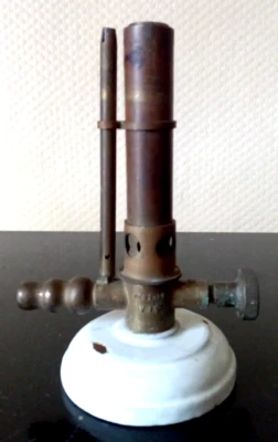 Bec à gaz SFA SGDG en Laiton et Support en Fonte émaillé Blanc TBE - Photo 1/4