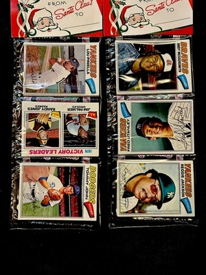 2-1977 TOPPS XMAS BASEBALL RACK PACK REGGIE JACKSON LOU PINIELLA JIM PALMER - Image 1 of 2