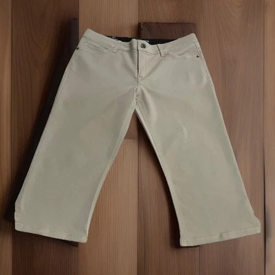 Liz Claiborne Capri Stretch Pants Womens 14P Beige Wrinkle Free 17" Inseam Nice! - Image 1 of 4