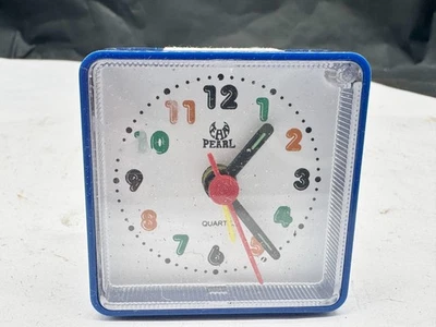 RELOJ DESPERTADOR CUARZO PERLA VINTAGE CAJA AZUL NÚMEROS COLORIDOS ESTILO RETRO Foto 1 de 4