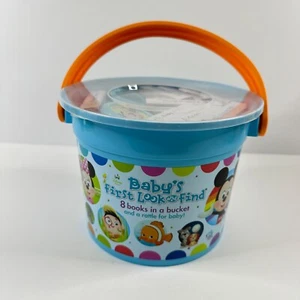 Disney Baby’s First Look and Find Board Book in a Bucket, NEW, 8 Books & Rattle - Foto 1 di 8