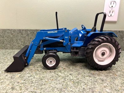TRACTOR GRANDE DIECAST ERTL NEW HOLLAND 8340 * CARGADOR 7411 * JUGUETE EXCELENTE Foto 1 de 4