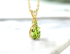 925 Silver Yellow Gold Plated 1.35 Carats Pear and Round Peridot Dainty Pendant - Picture 1 of 4
