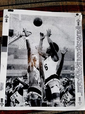 1979 NBA BASKETBALL LASERPHOTO JULIUS ERVING ALLSTAR KAREEM ABDUL JABBAR ABA USA - Image 1 of 4