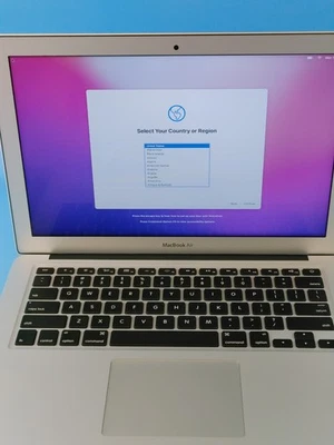 Apple 2015 MacBook Air 13" MJVE2LL/A A1466 i5-5350U 1,6 GHz 8 GB RAM 128 GB SSD Foto 1 de 4