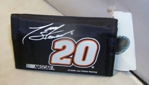 PORTAFOGLIO RICO #20 2005 TONY STEWART NASCAR NYLON TRIFOLD NERO NUOVO CON SCATOLA - Foto 1 di 2