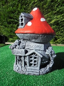 Little Mushroom Fairy/Pixie House concrete garden ornament - Picture 1 of 4