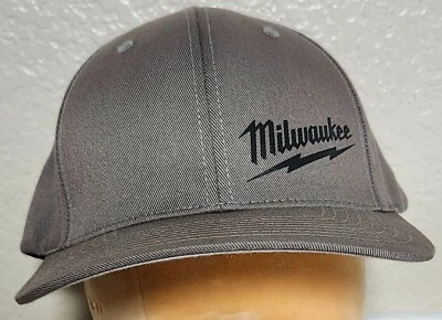 Gorra de béisbol ajustada Milwaukee Yupoong Flexfit para hombre talla L/XL gris Foto 1 de 4