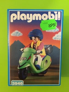 PLAYMOBIL 3946 CHICA CON SCOOTER (LADY MOTOR SCOOTER) . AÑO 1998. NUEVO EN CAJA - Imagen 1 de 7