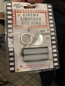 Lightbox Schlüsselanhänger LED Leuchtschlüsselanhänger Nachrichtenbox Kino Cinematic weiß - Neu - Bild 1 von 1