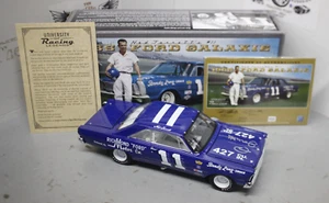 1965 Ned Jarrett #11 Ford Galaxie 1/24 University of Racing Diecast handsigniert - Bild 1 von 2