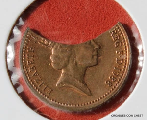 * UNITED KINGDOM 1988 aUNCIRCULATED HUGE 40% BITTEN FLAN PENNY #AA061 - Picture 1 of 8