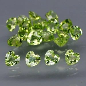 HEART Shape 4 mm.Ravishing Color Natural Green Peridot Pakistan 20Pcs/4.95Ct. - Imagen 1 de 6