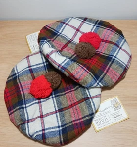 2 sombreros boina a cuadros con pompones raros vintage de Walt Disney Sears Winnie The Pooh - Imagen 1 de 4