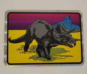 TRICERATOPS Dinosaurier VULKAN 1990er PRISMATISCHES Prisma AUTOMAT STICKER KARTE - Bild 1 von 3