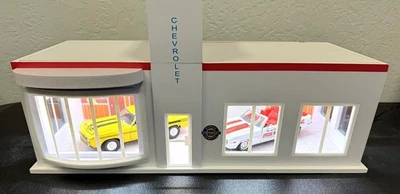 ESCALA 1/24, ¡DIORAMA DE SALA DE EXPOSICIÓN YENKO CHEVROLET! Foto 1 de 4