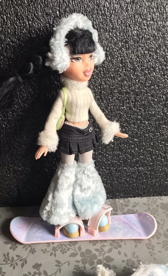 MUÑECA BRATZ 10”, WINTER WONDERLAND JADE IN CLOE OUTFIT Y MÁS, 2003, ¡BUENA! Foto 1 de 4