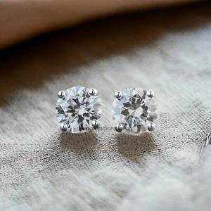 7 MM Round Brilliant Cut Earrings Colorless Moissanite Stud Earring for Her FD26 - Bild 1 von 10