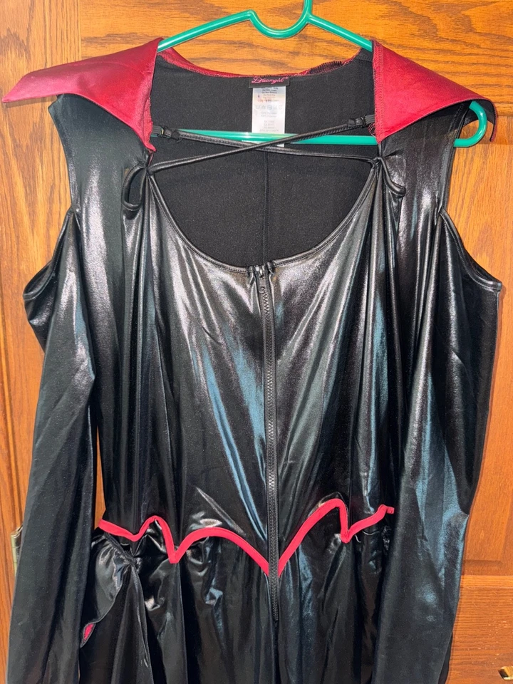 Princesa de las Tinieblas Talla 2X Disfraz de Vampiro Pantalones de Una Pieza, Capa Adjunta Vinilo Foto 1 de 4