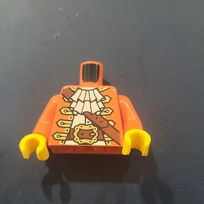 LEGO - Minifigura, Chaqueta Torso, Borde Dorado con Camisa Blanca Cuello Volantes y Correa Marrón Foto 1 de 2