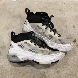 Air Jordan 37 Oreo - DD6958-108 - Talla 7,5 - Imagen 1 de 10