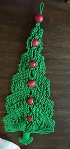 Árbol de Navidad colgante de pared macramé vintage verde con cuentas rojas arte BOHO años 70 - Imagen 1 de 3