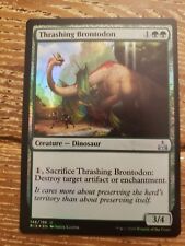 1 x FOIL Thrashing Brontodon (Rivals of Ixalan) NM/M