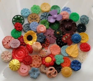 Assorted Vintage Flower Buttons - Picture 1 of 8