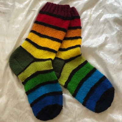 Calcetines finos para mujer talla US 10-12 100 % lana tejidos a mano arco iris hechos a mano Foto 1 de 4