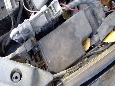 Driver Fuse Box Engine 2ARFE Engine 4 Cylinder Fits 06-12 Rav 4 3760955 - Image 1 of 4