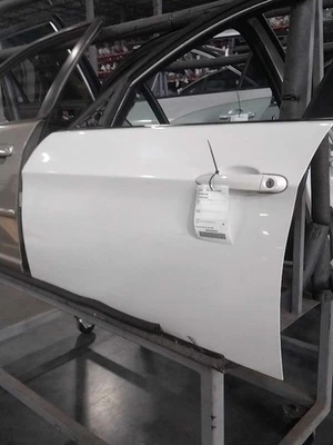 Conjunto de puerta delantera izquierda usada se adapta a: BMW 328I SW 2011 delantera izquierda grado A Foto 1 de 4