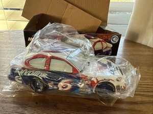 Enesco Mark Martin #6 Shaker Sale e Pepe Ceramica Nascar Da Collezione - Foto 1 di 9