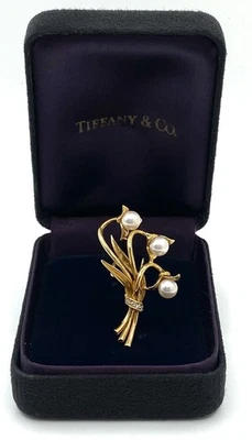 Broche de diamantes TIFFANY & Co. perlas Akoya de 5,6 mm oro amarillo de 18 quilates / 750 Foto 1 de 4