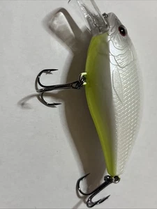 RAD SQUARE BILL 1.5 -S Crankbait WHITE/CHARTREUSE 3/8oz 2-3/8 American Bait - Picture 1 of 11