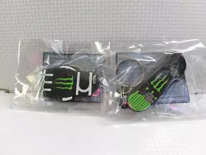Monster Energy Rubber Schlüsselanhänger Limited Campaign MMA Glove Skateboard Set 2 - Bild 1 von 7