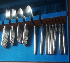 COMMUNITY FLIGHT MID CENTURY MODERN SILVERPLATE 40 PIECES EXC COND service for 8 - Picture 1 of 7
