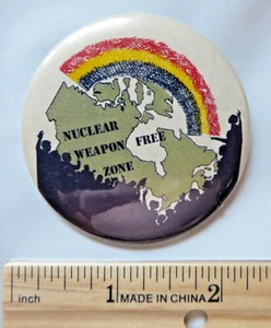 Nuclear Weapon Free Zone Canada PINBACK button pin vtg - Picture 1 of 2